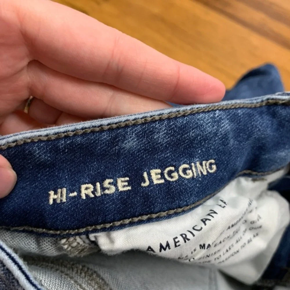 American Eagle Hi-Rise Jegging Womens Size 2 Short Super Stretch Ripped Knee Blu